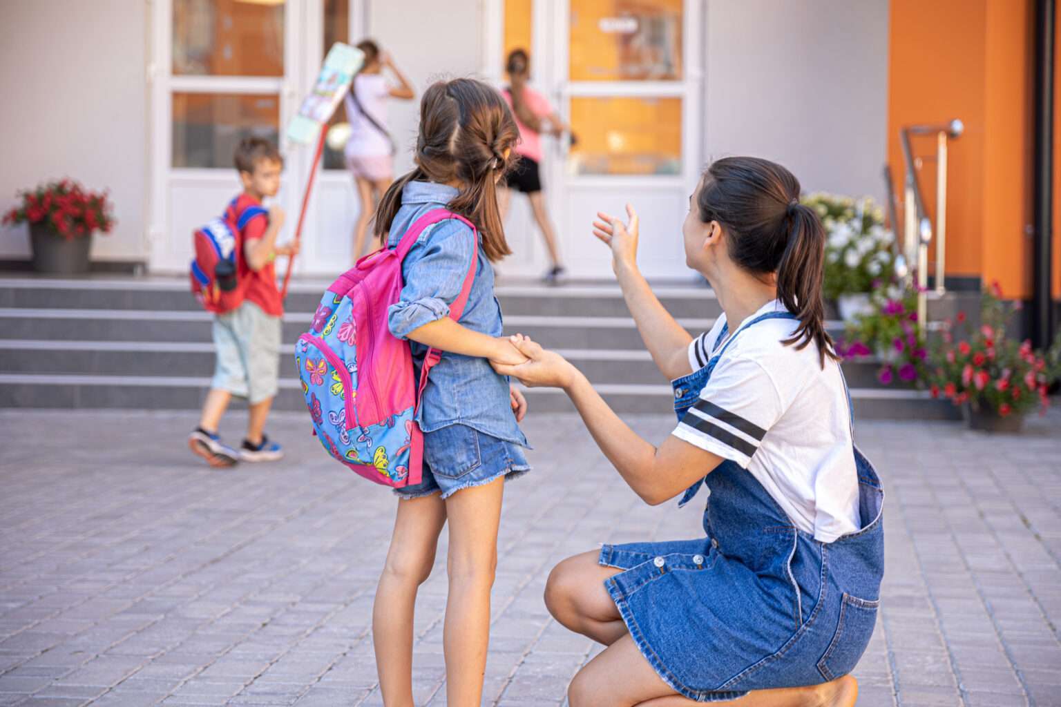 mom-morally-supports-the-daughter-holding-hands-accompanies-student-to-school